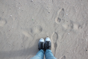 10. pied dans le sable